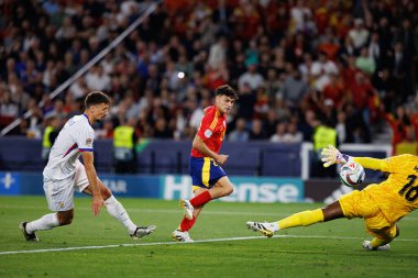 Pedri, İspanya ve Fransa milli takımları arasında oynanan 2025 UEFA Uluslar Ligi yarı final maçında gol golü gördü (Maciej Rogowski)