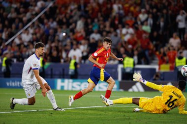 Pedri, İspanya ve Fransa milli takımları arasında oynanan 2025 UEFA Uluslar Ligi yarı final maçında gol golü gördü (Maciej Rogowski)