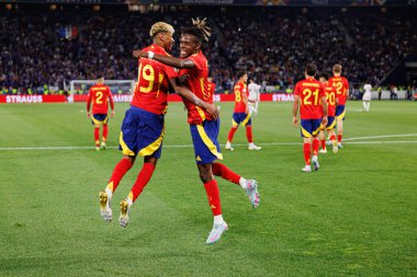 Lamine Yamal ve Nico Williams, İspanya ve Fransa milli takımları arasında oynanan 2025 UEFA Milletler Ligi yarı final maçında gol üstüne gol atarken görüldü (Maciej Rogowski)