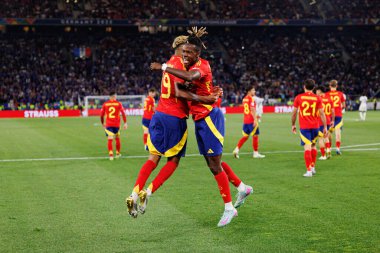 Lamine Yamal ve Nico Williams, İspanya ve Fransa milli takımları arasında oynanan 2025 UEFA Milletler Ligi yarı final maçında gol üstüne gol atarken görüldü (Maciej Rogowski)