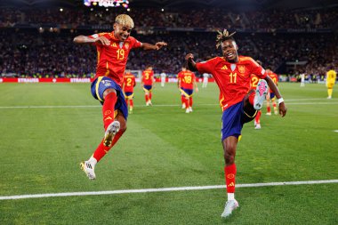 Lamine Yamal ve Nico Williams, İspanya ve Fransa milli takımları arasında oynanan 2025 UEFA Milletler Ligi yarı final maçında gol üstüne gol atarken görüldü (Maciej Rogowski)