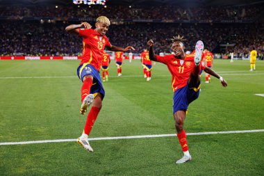 Lamine Yamal ve Nico Williams, İspanya ve Fransa milli takımları arasında oynanan 2025 UEFA Milletler Ligi yarı final maçında gol üstüne gol atarken görüldü (Maciej Rogowski)