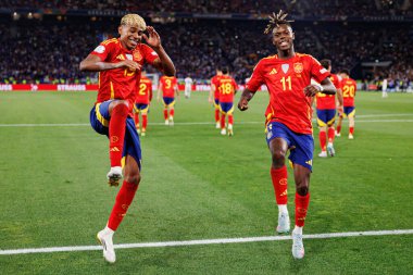 Lamine Yamal ve Nico Williams, İspanya ve Fransa milli takımları arasında oynanan 2025 UEFA Milletler Ligi yarı final maçında gol üstüne gol atarken görüldü (Maciej Rogowski)