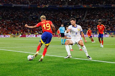 Lamine Yamal ve Clement Lenglet, İspanya ve Fransa milli takımları arasında oynanan 2025 UEFA Milletler Ligi yarı final maçında görüldü (Maciej Rogowski)