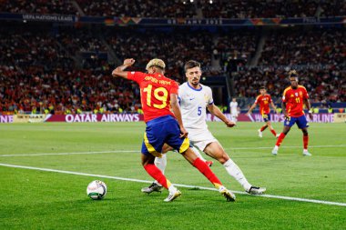 Lamine Yamal ve Clement Lenglet, İspanya ve Fransa milli takımları arasında oynanan 2025 UEFA Milletler Ligi yarı final maçında görüldü (Maciej Rogowski)