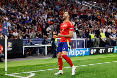 Mikel Merino, İspanya ve Fransa milli takımları arasında oynanan 2025 UEFA Milletler Ligi yarı final maçında gol attıktan sonra kutlama yaparken görüldü (Maciej Rogowski)