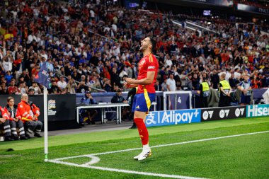 Mikel Merino, İspanya ve Fransa milli takımları arasında oynanan 2025 UEFA Milletler Ligi yarı final maçında gol attıktan sonra kutlama yaparken görüldü (Maciej Rogowski)