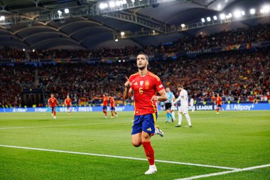 Mikel Merino, İspanya ve Fransa milli takımları arasında oynanan 2025 UEFA Milletler Ligi yarı final maçında gol attıktan sonra kutlama yaparken görüldü (Maciej Rogowski)
