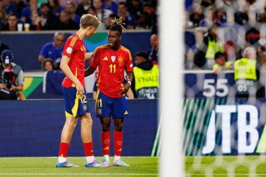 Dean Huijsen ve Nico Williams, UEFA Uluslar Ligi 2025 yarı final maçında İspanya ve Fransa milli takımları arasında gol üstüne gol atarken görüldü (Maciej Rogowski)