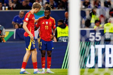 Dean Huijsen ve Nico Williams, UEFA Uluslar Ligi 2025 yarı final maçında İspanya ve Fransa milli takımları arasında gol üstüne gol atarken görüldü (Maciej Rogowski)