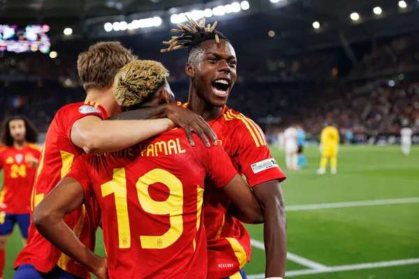 Lamine Yamal ve Nico Williams, İspanya ve Fransa milli takımları arasında oynanan 2025 UEFA Milletler Ligi yarı final maçında gol üstüne gol atarken görüldü (Maciej Rogowski)