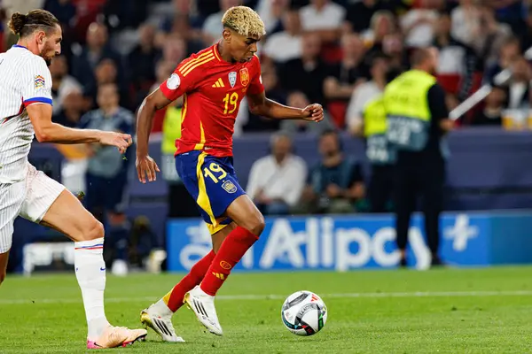 Lamine Yamal, İspanya ve Fransa milli takımları arasında oynanan 2025 UEFA Uluslar Ligi yarı final maçında görüldü (Maciej Rogowski)