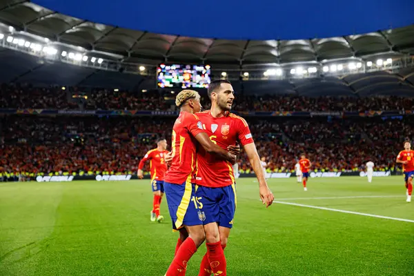 Mikel Merino, İspanya ve Fransa milli takımları arasında oynanan 2025 UEFA Milletler Ligi yarı final maçında gol attıktan sonra kutlama yaparken görüldü (Maciej Rogowski)