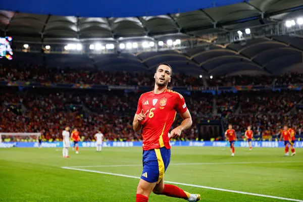 Mikel Merino, İspanya ve Fransa milli takımları arasında oynanan 2025 UEFA Milletler Ligi yarı final maçında gol attıktan sonra kutlama yaparken görüldü (Maciej Rogowski)