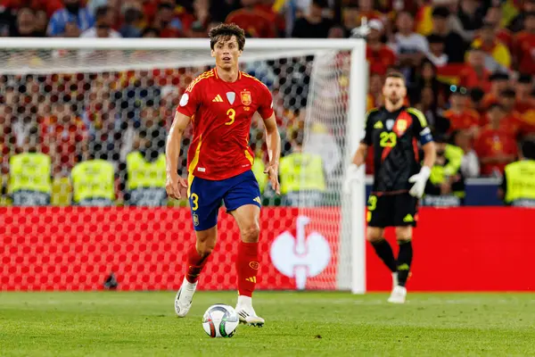 Robin Le Normand, İspanya ve Fransa milli takımları arasında oynanan 2025 UEFA Uluslar Ligi yarı final maçında görüldü (Maciej Rogowski)