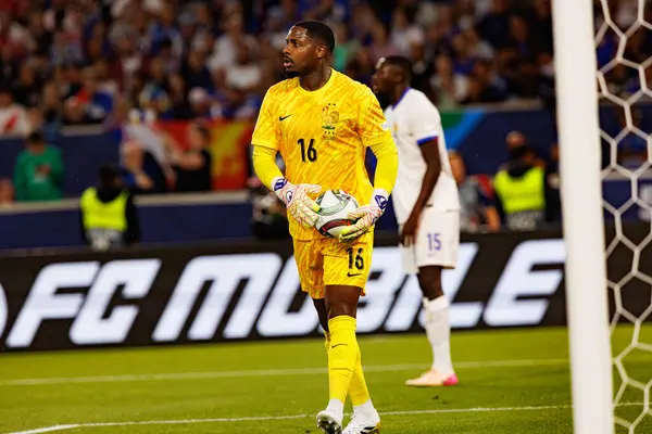 Mike Maignan, İspanya ve Fransa milli takımları arasında oynanan 2025 UEFA Uluslar Ligi yarı final maçında görüldü (Maciej Rogowski)