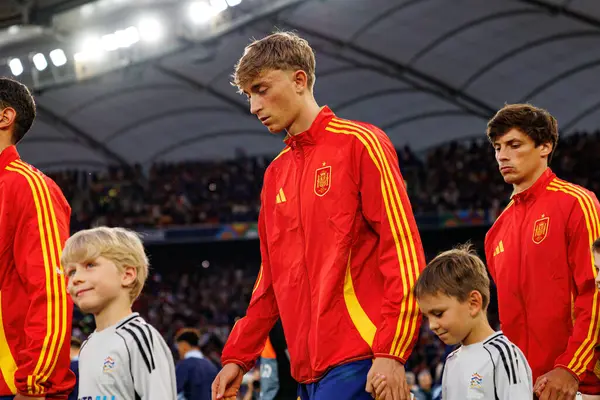 Dean Huijsen, İspanya ve Fransa milli takımları arasında oynanan 2025 UEFA Uluslar Ligi yarı final maçında görüldü (Maciej Rogowski)