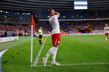 Matty Cash, Polonya ve Moldova milli takımları arasında oynanan uluslararası dostluk maçında attığı golün ardından kutlama yaparken görülüyor (Maciej Rogowski))