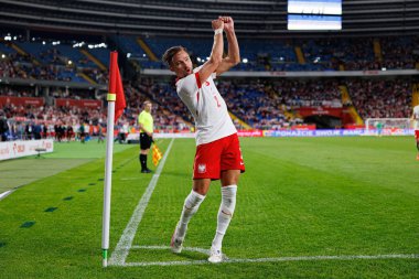 Matty Cash, Polonya ve Moldova milli takımları arasında oynanan uluslararası dostluk maçında attığı golün ardından kutlama yaparken görülüyor (Maciej Rogowski))