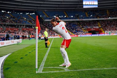 Matty Cash, Polonya ve Moldova milli takımları arasında oynanan uluslararası dostluk maçında attığı golün ardından kutlama yaparken görülüyor (Maciej Rogowski))