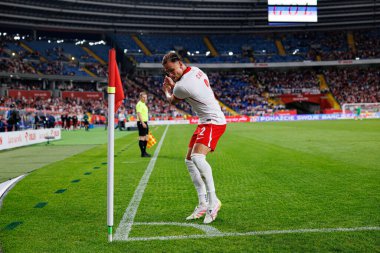 Matty Cash, Polonya ve Moldova milli takımları arasında oynanan uluslararası dostluk maçında attığı golün ardından kutlama yaparken görülüyor (Maciej Rogowski))