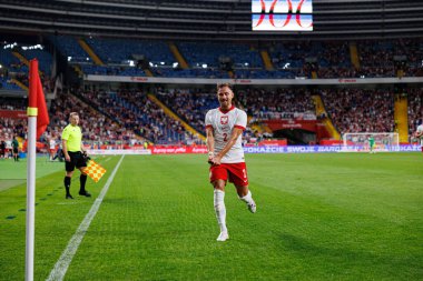 Matty Cash, Polonya ve Moldova milli takımları arasında oynanan uluslararası dostluk maçında attığı golün ardından kutlama yaparken görülüyor (Maciej Rogowski))