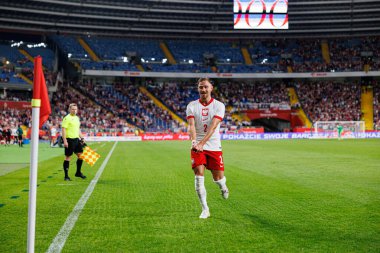 Matty Cash, Polonya ve Moldova milli takımları arasında oynanan uluslararası dostluk maçında attığı golün ardından kutlama yaparken görülüyor (Maciej Rogowski))