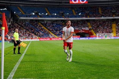 Matty Cash, Polonya ve Moldova milli takımları arasında oynanan uluslararası dostluk maçında attığı golün ardından kutlama yaparken görülüyor (Maciej Rogowski))