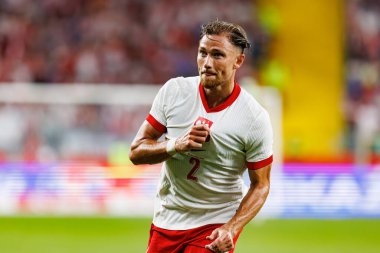 Matty Cash, Polonya ve Moldova milli takımları arasında oynanan uluslararası dostluk maçında attığı golün ardından kutlama yaparken görülüyor (Maciej Rogowski))