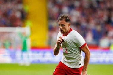 Matty Cash, Polonya ve Moldova milli takımları arasında oynanan uluslararası dostluk maçında attığı golün ardından kutlama yaparken görülüyor (Maciej Rogowski))