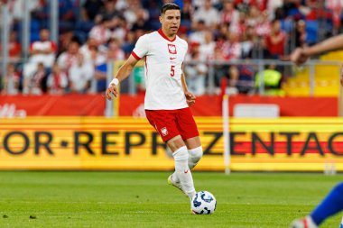  Jan Bednarek, Polonya ve Moldova milli takımları arasında oynanan uluslararası dostluk maçı sırasında görüldü (Maciej Rogowski)