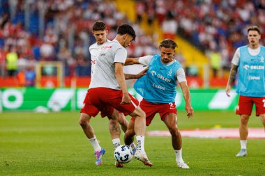 Jakub Moder ve Matty Cash, Polonya ve Moldova milli takımları arasında oynanan uluslararası dostluk maçı sırasında görüldü (Maciej Rogowski)