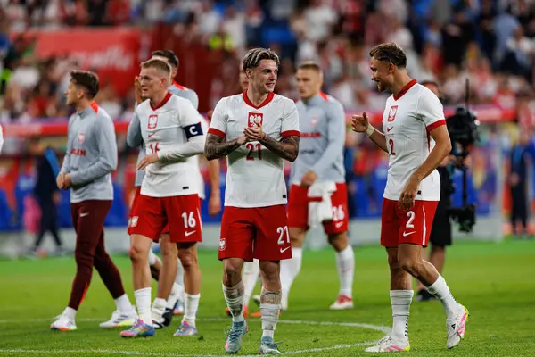 Nicola Zalewski ve Matty Cash, Polonya ve Moldova milli takımları arasında oynanan uluslararası dostluk maçı sırasında görüldü (Maciej Rogowski)