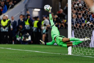Diogo Costa, UEFA Uluslar Ligi 2025 final maçında Portekiz ve İspanya milli takımları arasında penaltıyı savunurken görüldü (Maciej Rogowski)