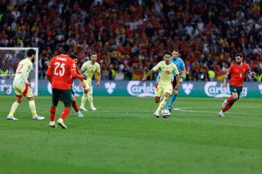 Martin Zubimendi ve Bruno Fernandes, UEFA Uluslar Ligi 2025 final maçında Portekiz ve İspanya milli takımları arasında görüldü (Maciej Rogowski)