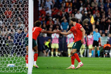 Renato Veiga ve Ruben Dias, UEFA Uluslar Ligi 2025 final maçında Portekiz ve İspanya milli takımları arasında görüldü (Maciej Rogowski)