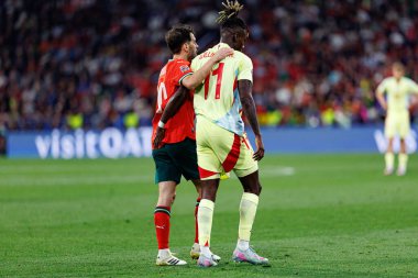 Bernardo Silva ve Nico Williams, UEFA Uluslar Ligi 2025 final maçında Portekiz ve İspanya milli takımları arasında görüldü (Maciej Rogowski)