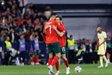 Cristiano Ronaldo ve Bernardo Silva, UEFA Milletler Ligi 2025 final maçında Portekiz ve İspanya milli takımları (Maciej Rogowski)