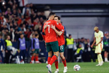 Cristiano Ronaldo ve Bernardo Silva, UEFA Milletler Ligi 2025 final maçında Portekiz ve İspanya milli takımları (Maciej Rogowski)