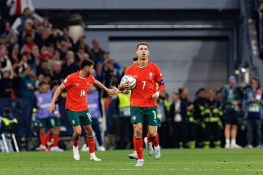 Cristiano Ronaldo, UEFA Uluslar Ligi 2025 final maçında Portekiz ve İspanya milli takımları arasında gol attıktan sonra kutlama yaparken görüldü (Maciej Rogowski)
