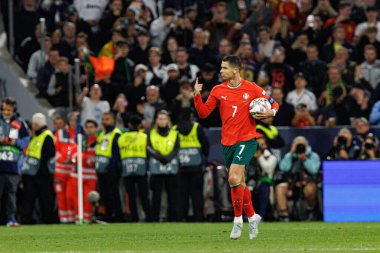 Cristiano Ronaldo, UEFA Uluslar Ligi 2025 final maçında Portekiz ve İspanya milli takımları arasında gol attıktan sonra kutlama yaparken görüldü (Maciej Rogowski)