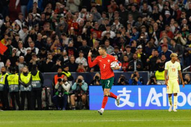 Cristiano Ronaldo, UEFA Uluslar Ligi 2025 final maçında Portekiz ve İspanya milli takımları arasında gol attıktan sonra kutlama yaparken görüldü (Maciej Rogowski)