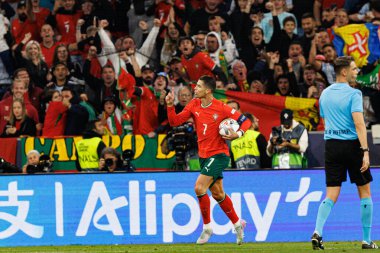 Cristiano Ronaldo, UEFA Uluslar Ligi 2025 final maçında Portekiz ve İspanya milli takımları arasında gol attıktan sonra kutlama yaparken görüldü (Maciej Rogowski)