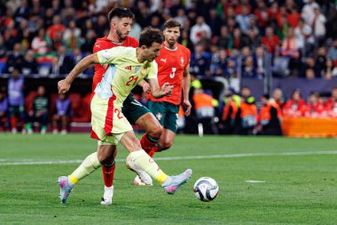 Mikel Oyarzabal ve Goncalo Inacio, UEFA Uluslar Ligi 2025 final maçında Portekiz ve İspanya milli takımları arasında görüldü (Maciej Rogowski)