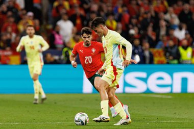 Pedri ve Pedro Neto, UEFA Uluslar Ligi 2025 final maçında Portekiz ve İspanya milli takımları (Maciej Rogowski)