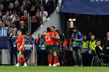 Nuno Mendes ve Ruben Dias, UEFA Uluslar Ligi 2025 final maçında Portekiz ve İspanya milli takımları arasında gol üstüne gol atarken görüldü (Maciej Rogowski)