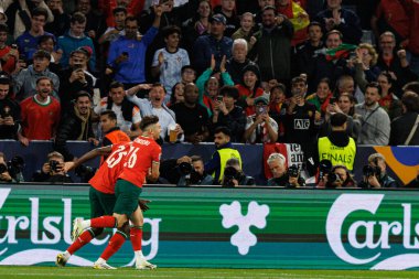 Nuno Mendes ve Francisco Conceicao, UEFA Uluslar Ligi 2025 final maçında Portekiz ve İspanya milli takımları arasında gol üstüne gol atarken görüldü (Maciej Rogowski)