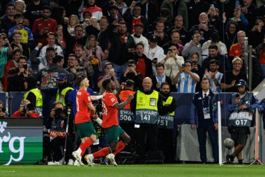 Nuno Mendes ve Francisco Conceicao, UEFA Uluslar Ligi 2025 final maçında Portekiz ve İspanya milli takımları arasında gol üstüne gol atarken görüldü (Maciej Rogowski)