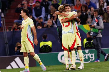 Lamine Yamal ve Martin Zubimendi, UEFA Uluslar Ligi 2025 final maçında Portekiz ve İspanya milli takımları arasında gol üstüne gol atarken görüldü (Maciej Rogowski)