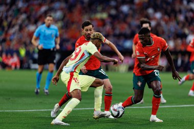 Lamine Yamal ve Nuno Mendes, UEFA Uluslar Ligi 2025 final maçında Portekiz ve İspanya milli takımları arasında görüldü (Maciej Rogowski)